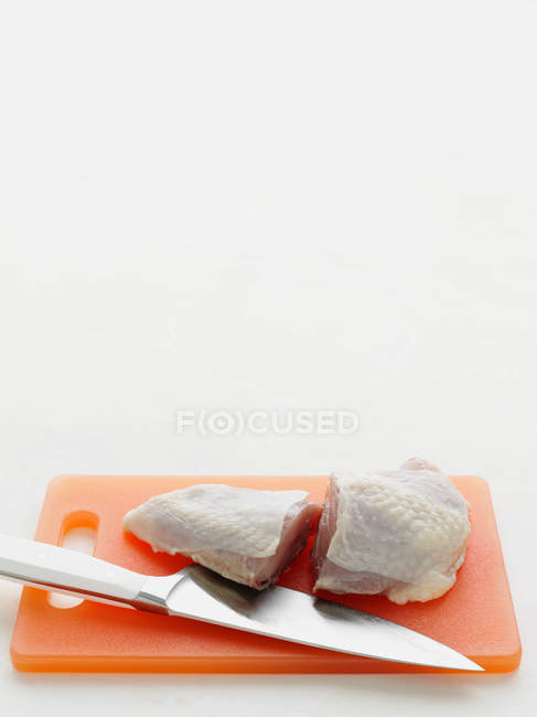 Duck breast pieces on cutting board — Stock Photo