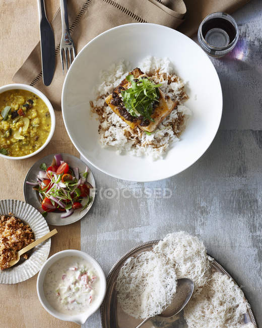 Sri Lankan fish curry meal with salad — Stock Photo