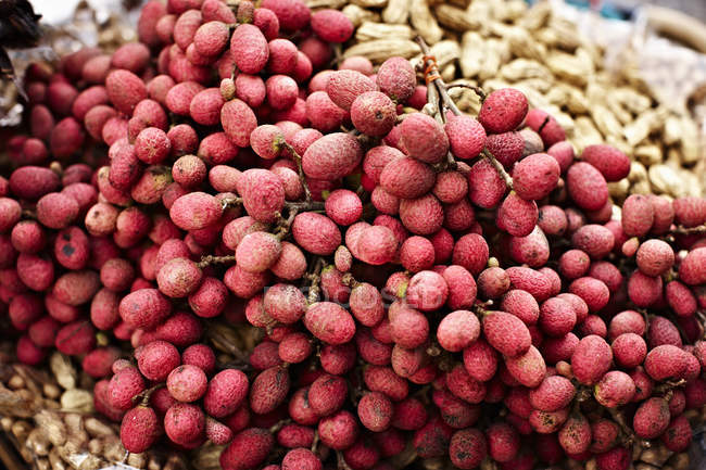 Pile de litchi fruits — Photo de stock