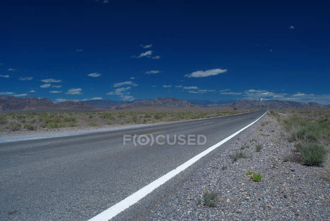 Estrada rural vazia — Fotografia de Stock
