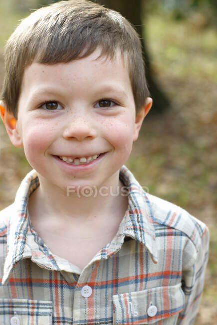 Smiling boy with missing tooth — Stock Photo