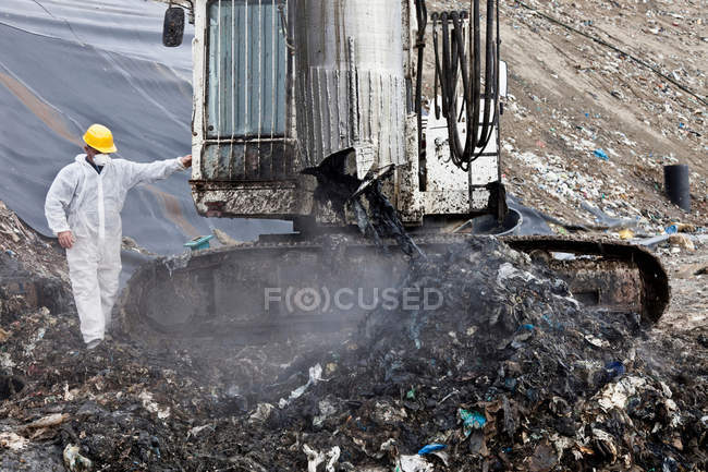 Worker at garbage collection center — Stock Photo