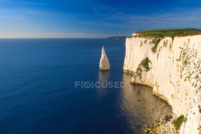 White cliffs overlooking coastline — Stock Photo