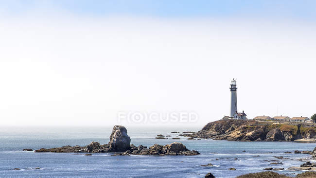 Lighthouse on coast at Los Angeles — Stock Photo