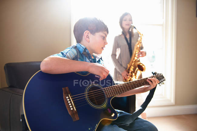 Children playing music together — Stock Photo