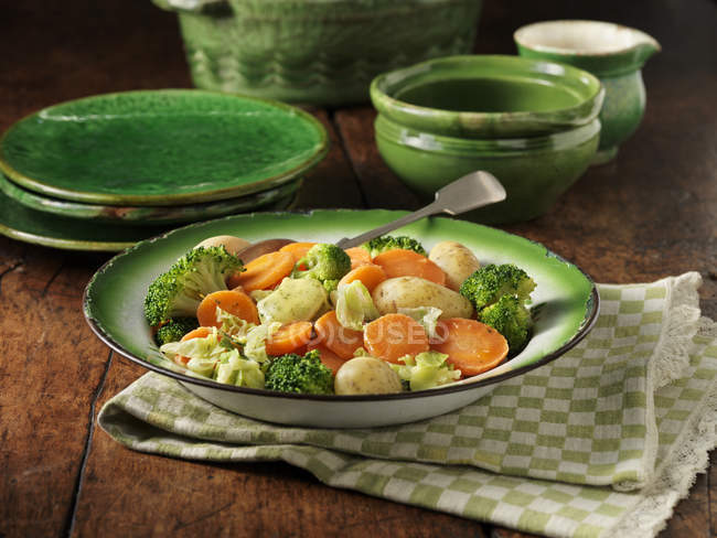 Sliced carrots with broccoli and potatoes — Stock Photo