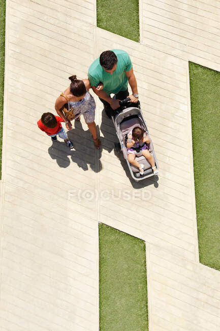 Family walking in city square — Stock Photo