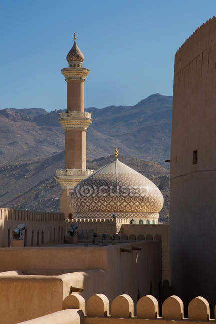 Cúpulas de mesquita com deserto — Fotografia de Stock