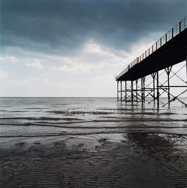Pier in sea and horizon view — Stock Photo