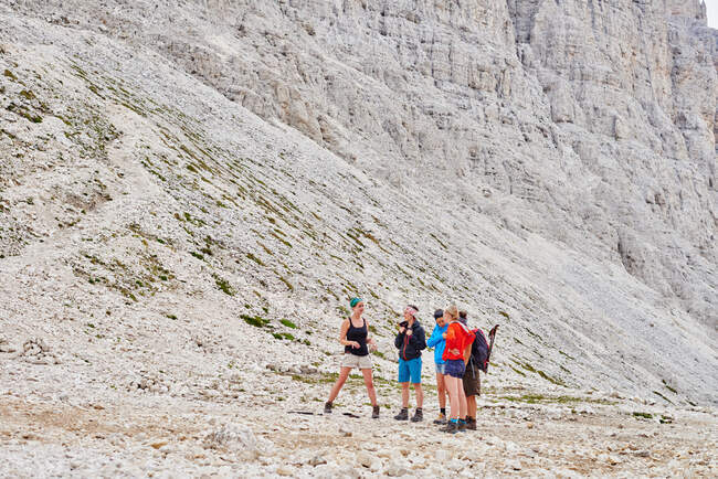Hikers at bottom of rocky mountain, Austria — Stock Photo
