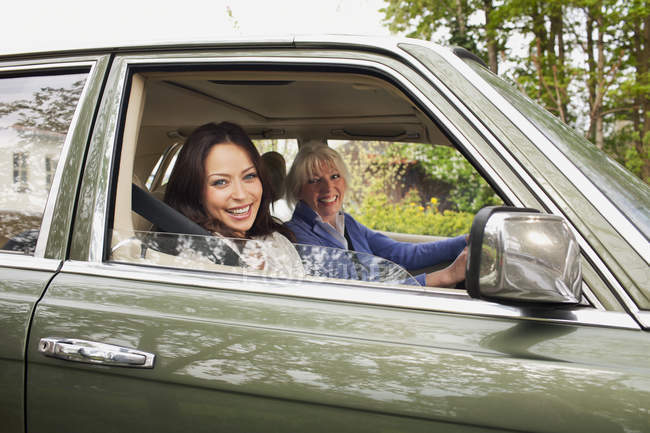 Portrait of mother and daughter in car — Stock Photo