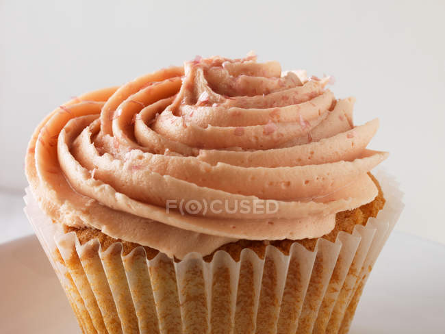 Cupcake orange givré à la crème — Photo de stock