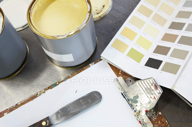 Paint can, swatches and pallet knife — Stock Photo