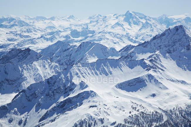 Заснеженные горы — стоковое фото