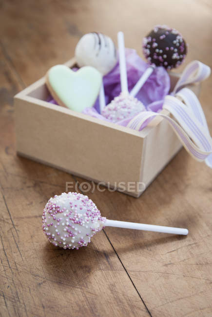 Box of lollipops and cookies — Stock Photo