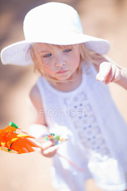 Girl holding pinwheel outdoors — Stock Photo