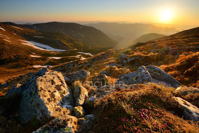 Chornogora Ridge Paisaje, Montañas Cárpatos, Región de Ivano-Frankovsk, Ucrania - foto de stock