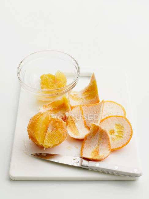 Peeled grapefruit on cutting board — Stock Photo