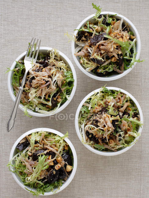 Salada de avelã e endívia — Fotografia de Stock