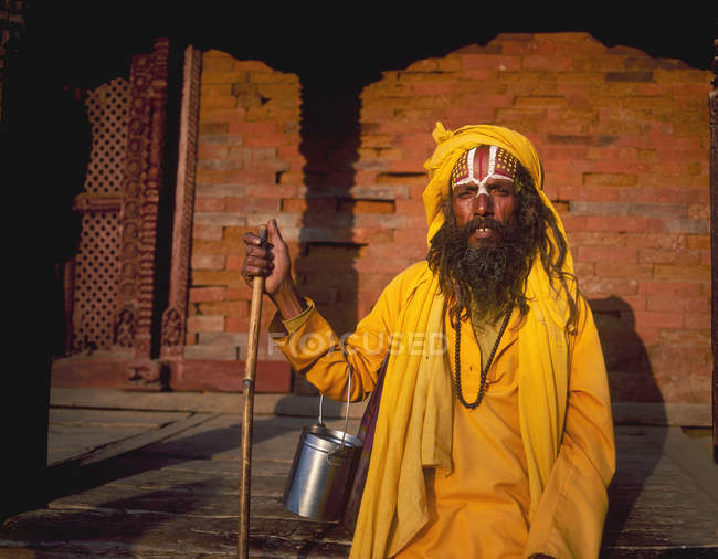 Retrato del hombre santo indio, Katmandú, Nepal - foto de stock