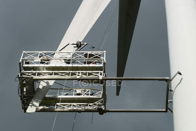 Wartungsarbeiten an den Flügeln einer Windkraftanlage — Stockfoto