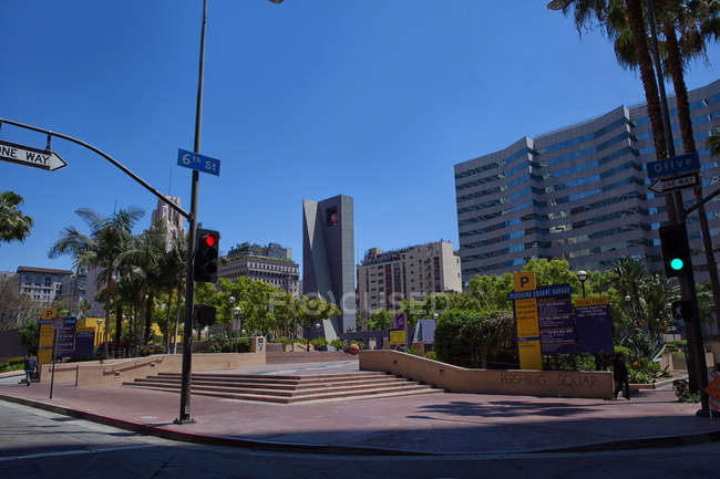 Señales de tráfico en el centro de Los Ángeles, Estados Unidos - foto de stock