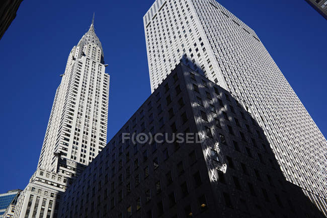 Chrysler Building vista de ángulo bajo, Nueva York, Estados Unidos - foto de stock