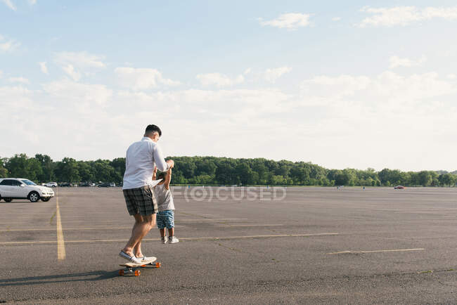 Young boy is standing on the road — Stock Photo