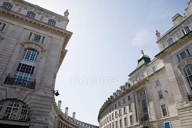 Edificios en Piccadilly Circo de Londres - foto de stock