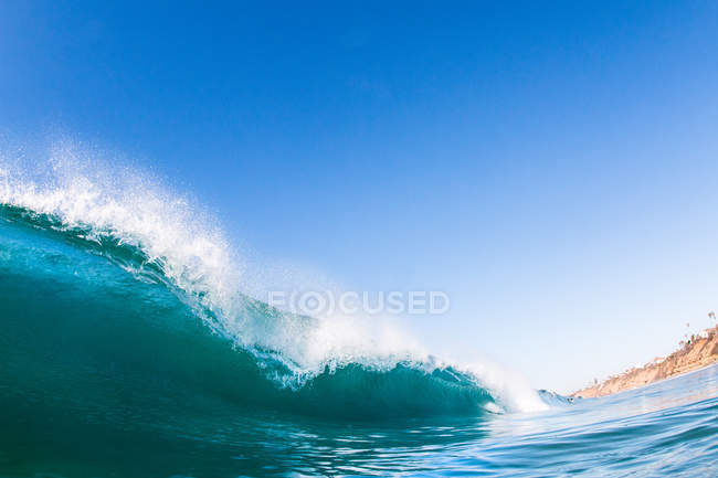 Великі океанські хвилі серфінгу, Енсінітас, Каліфорнія, Уса — стокове фото