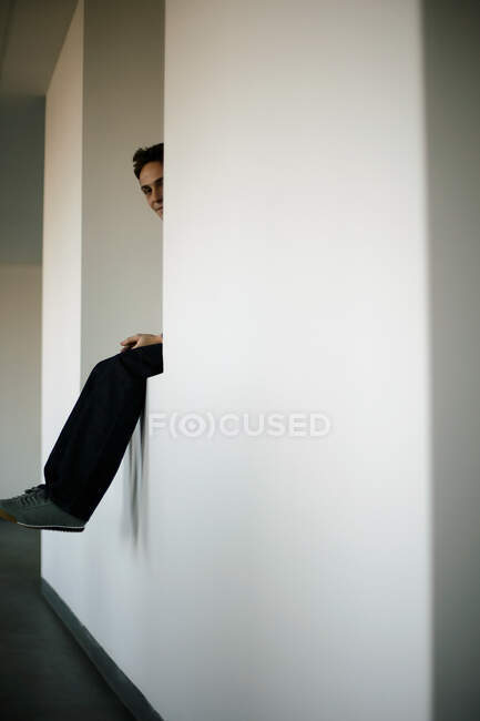 Young man sitting in alcove — Stock Photo