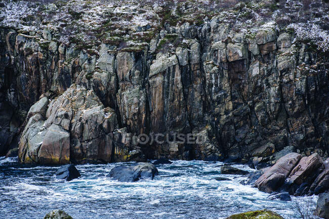 Vista mar e penhascos rochosos, Reine, Lofoten, Noruega — Fotografia de Stock