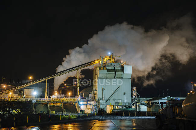 Concrete production plant at night — Stock Photo