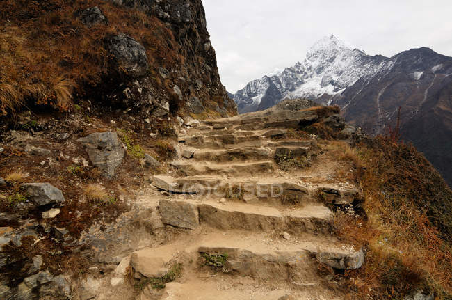 Passos no Himalaia a caminho de Namche Bazaar — Fotografia de Stock