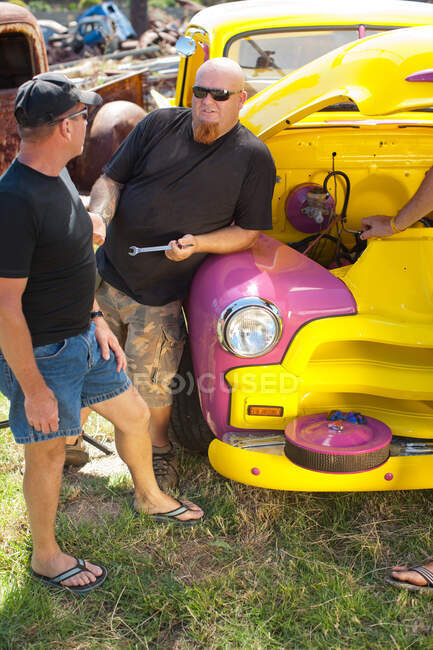 Mechanics working on colorful car — Stock Photo