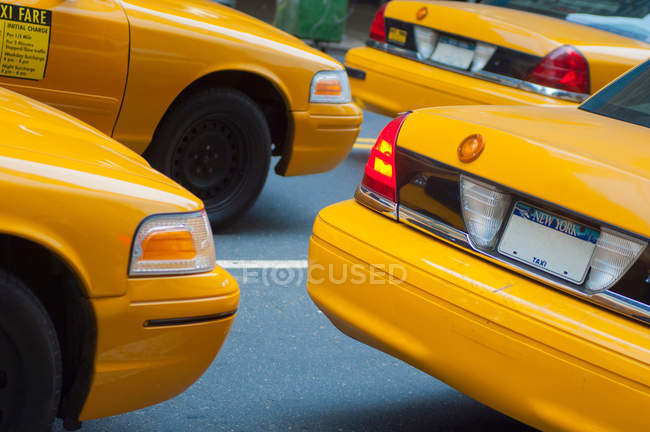 Taxi cabs in New York City — Stock Photo