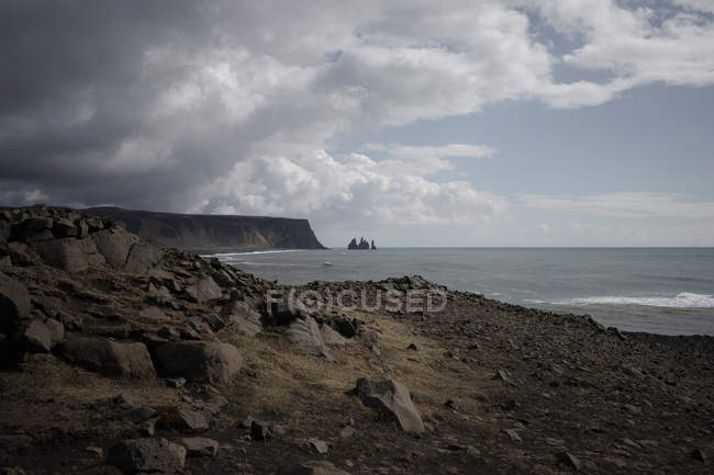 Empty rocky coastline — Stock Photo