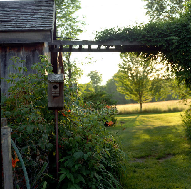 Small birdhouse hanging in garden — Stock Photo