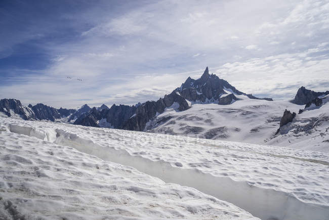 Crevasse on glacier, Mer de Glace, Mont Blanc, Francia - foto de stock