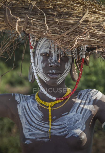 Frau des mursi-Stammes, omo-Tal, Äthiopien — Stockfoto