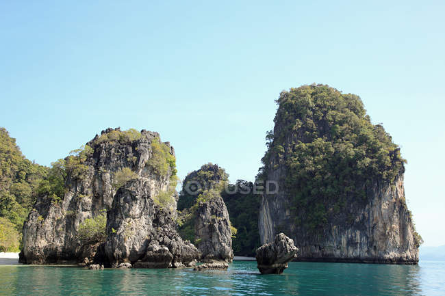 Limestone outcrops in phuket sea — Stock Photo