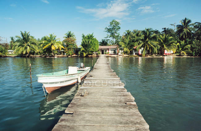 Jetty to island paradise — Stock Photo