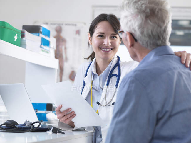 Doctor sharing good results with patient in clinic — Stock Photo