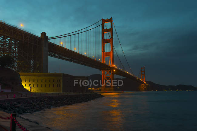 Blick auf Golden Gate Bridge bei Nacht, San Francisco, Kalifornien, USA — Stockfoto