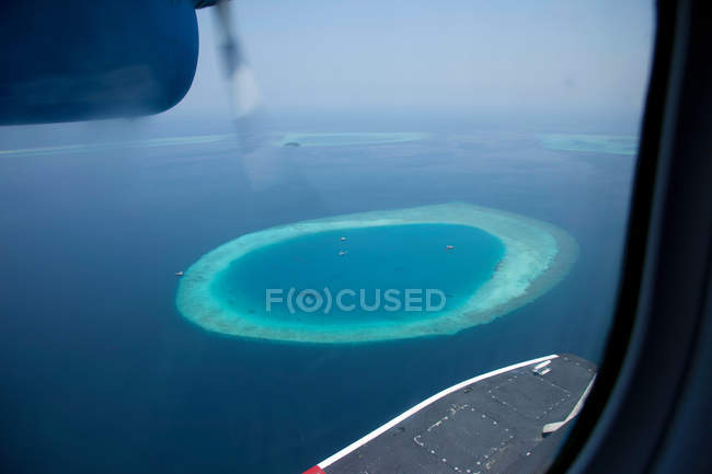 Vista aérea del arrecife de coral tropical - foto de stock