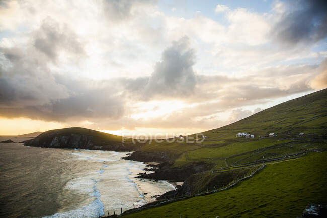 Falaises au coucher du soleil, Dunquin, Kerry, Irlande — Photo de stock