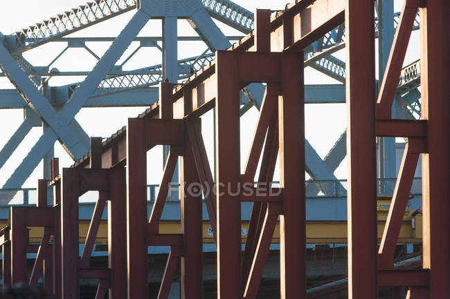 Travi in acciaio sul ponte — Foto stock