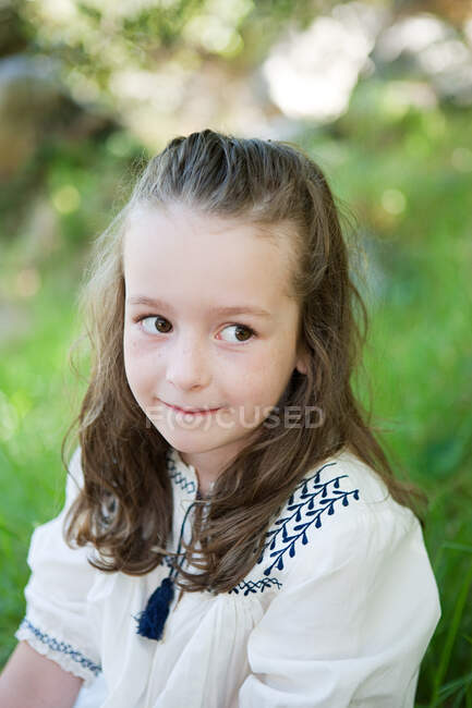 Portrait of a girl outdoors — Stock Photo