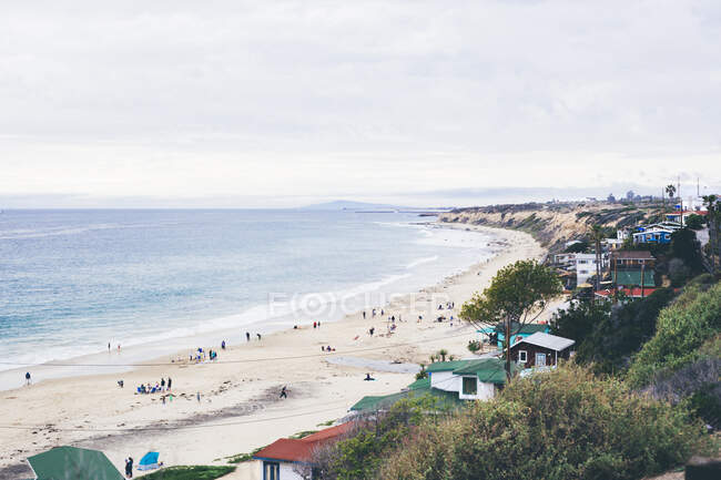 Вид на красивый пляж в новом рвении — стоковое фото