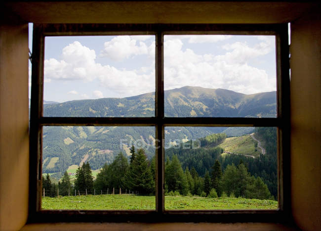 Window looking out into mountains — Stock Photo